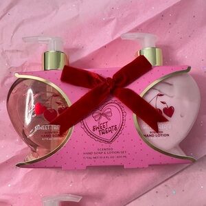 ❤️FREE SHIPPING + GIVEAWAY with Boutique Purchase Only!